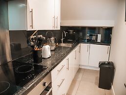 Cosy Hideaway Close to Town