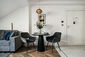 Central Palace - LoftAffair Collection