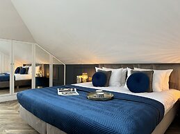 Central Palace - LoftAffair Collection