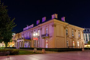 Central Palace - LoftAffair Collection