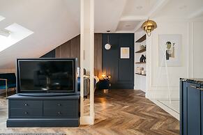 Central Palace - LoftAffair Collection