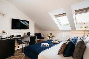 Central Palace - LoftAffair Collection