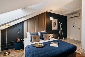 Central Palace - LoftAffair Collection