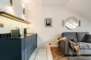 Central Palace - LoftAffair Collection