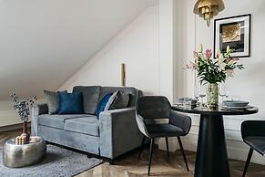 Central Palace - LoftAffair Collection