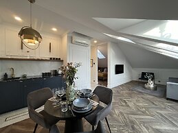 Central Palace - LoftAffair Collection