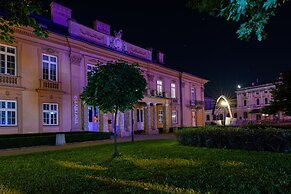 Central Palace - LoftAffair Collection