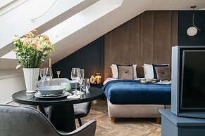 Central Palace - LoftAffair Collection