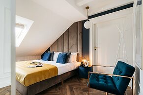 Central Palace - LoftAffair Collection