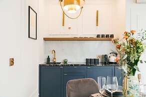 Central Palace - LoftAffair Collection