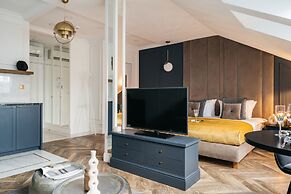 Central Palace - LoftAffair Collection