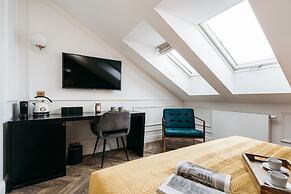 Central Palace - LoftAffair Collection