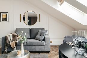 Central Palace - LoftAffair Collection