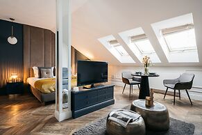 Central Palace - LoftAffair Collection