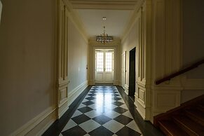 Central Palace - LoftAffair Collection