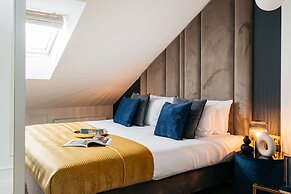 Central Palace - LoftAffair Collection