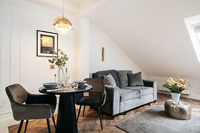 Central Palace - LoftAffair Collection