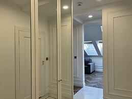 Central Palace - LoftAffair Collection