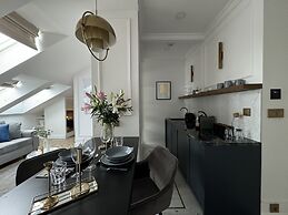 Central Palace - LoftAffair Collection