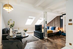 Central Palace - LoftAffair Collection