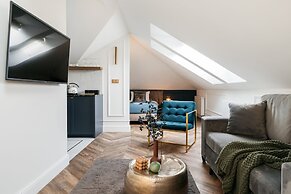 Central Palace - LoftAffair Collection