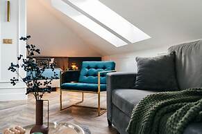 Central Palace - LoftAffair Collection