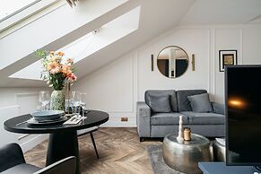 Central Palace - LoftAffair Collection