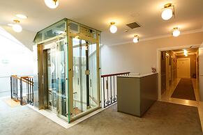 Central Palace - LoftAffair Collection