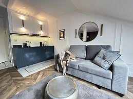 Central Palace - LoftAffair Collection