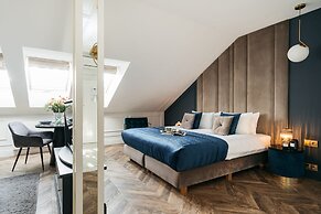 Central Palace - LoftAffair Collection