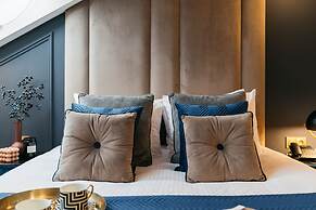 Central Palace - LoftAffair Collection