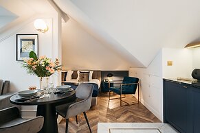 Central Palace - LoftAffair Collection