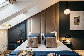 Central Palace - LoftAffair Collection