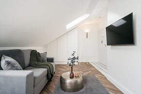 Central Palace - LoftAffair Collection