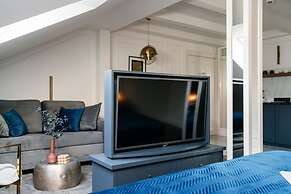 Central Palace - LoftAffair Collection