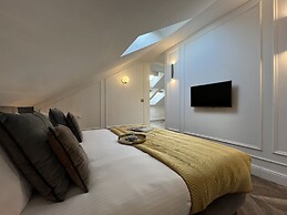 Central Palace - LoftAffair Collection