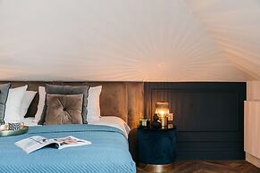 Central Palace - LoftAffair Collection