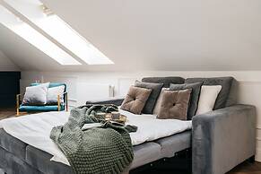 Central Palace - LoftAffair Collection