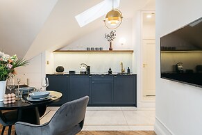 Central Palace - LoftAffair Collection