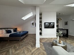 Central Palace - LoftAffair Collection