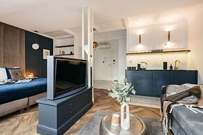 Central Palace - LoftAffair Collection