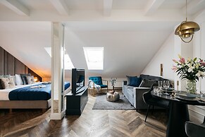 Central Palace - LoftAffair Collection