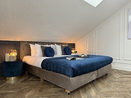 Central Palace - LoftAffair Collection