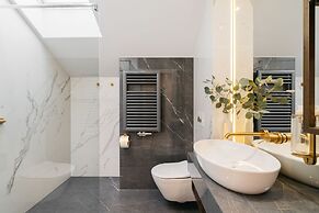 Central Palace - LoftAffair Collection