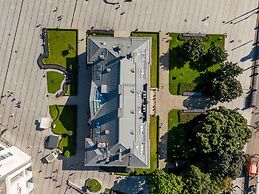 Central Palace - LoftAffair Collection