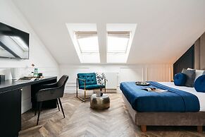 Central Palace - LoftAffair Collection