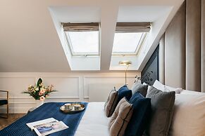 Central Palace - LoftAffair Collection