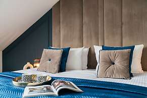 Central Palace - LoftAffair Collection