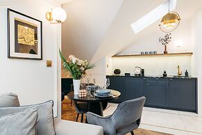 Central Palace - LoftAffair Collection