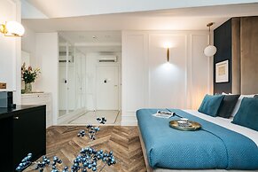 Central Palace - LoftAffair Collection